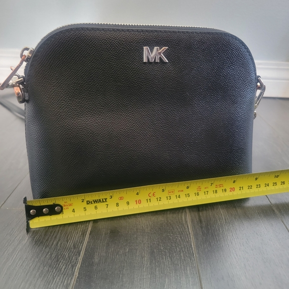 MICHAEL KORS Black Saffiano Leather Dome Crossbody Bag Silver Chain - Picture 9 of 11